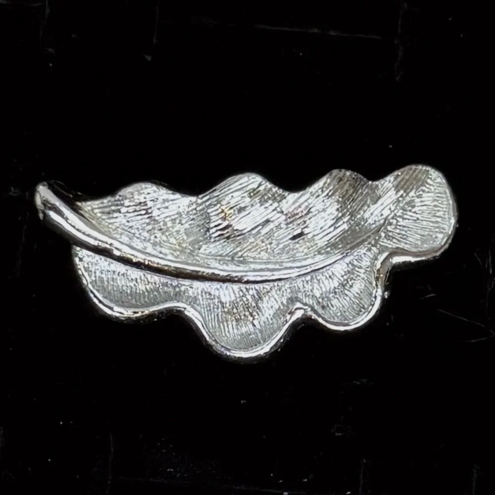 Elegant Silvertone Weighted Etched Leaf Brooch Pin